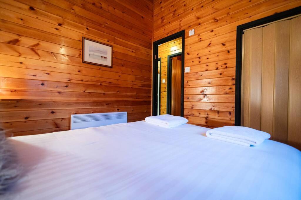 Cozy Norwegian Style Log Cabin In Rural Snowdonia - 2 Bedrooms & Parking By Seren Short Stays Ffestiniog Exterior foto